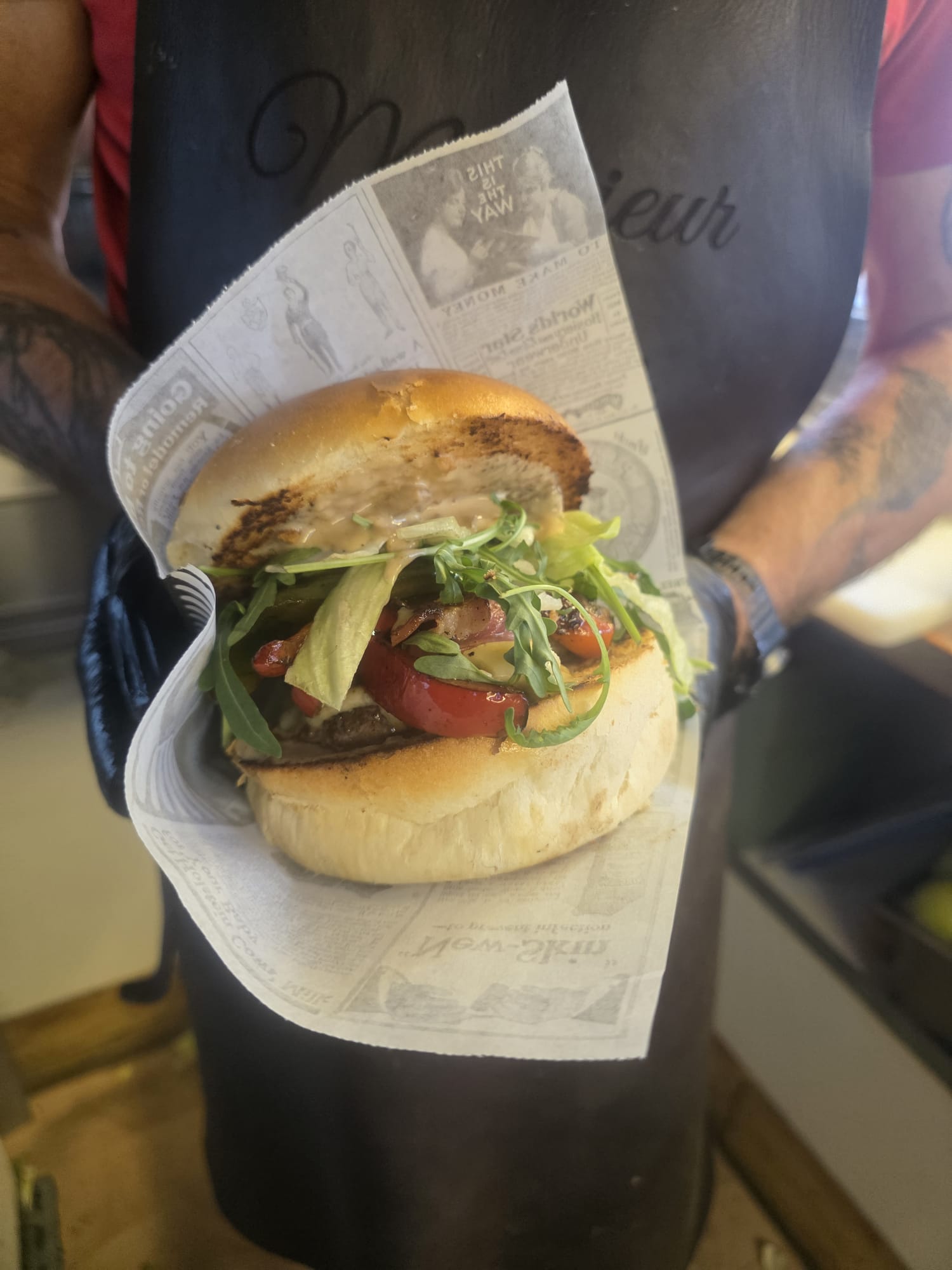 Burger Charles — steak de bœuf, emmental, oignons confits